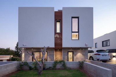 Detached Villa For Sale  in  Chlorakas