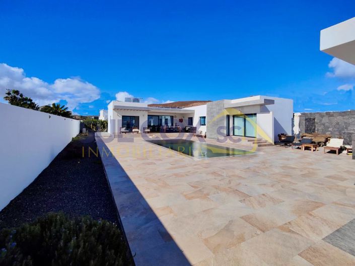 Image No.3-3 Bed Villa for sale