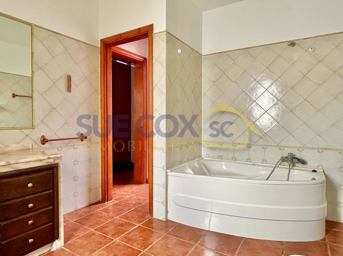 Image No.20-4 Bed Bungalow for sale