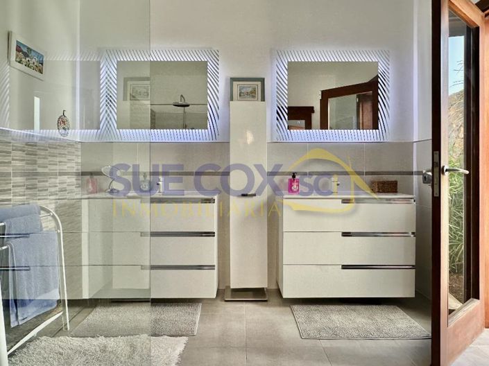 Image No.20-5 Bed Villa for sale