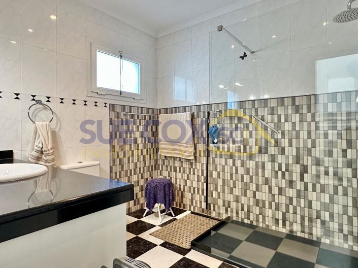 Image No.25-3 Bed House for sale