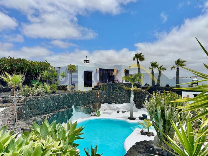 Image No.3-7 Bed Villa for sale