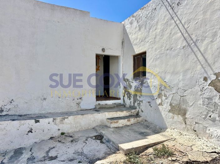 Image No.2-4 Bed House for sale