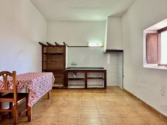 Image No.6-4 Bed House for sale