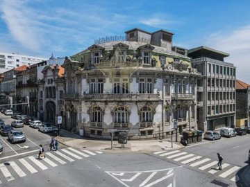 1 - Porto, Commercial