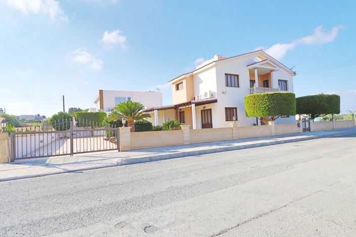 Image No.1-Villa de 5 chambres à vendre à Empa