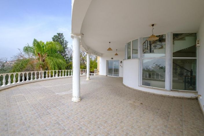 Image No.2-6 Bed Villa for sale