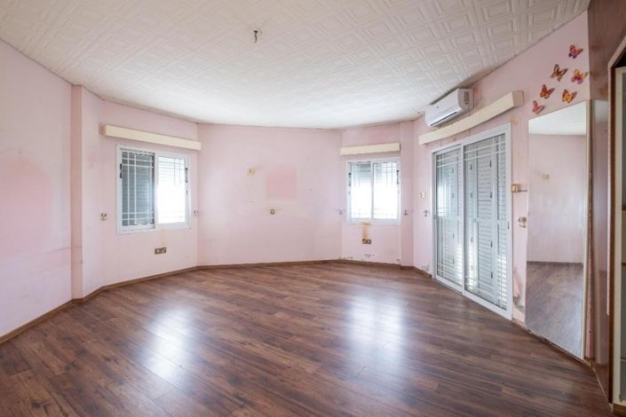 Image No.4-6 Bed Villa for sale