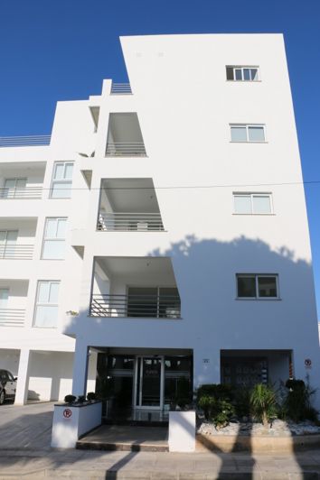 Image No.10-30 Bed Commercial for sale