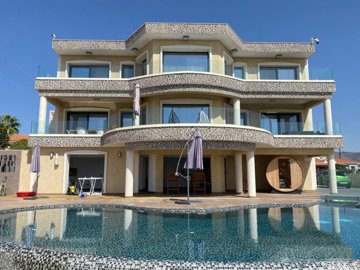 1 - Sea Caves, Villa