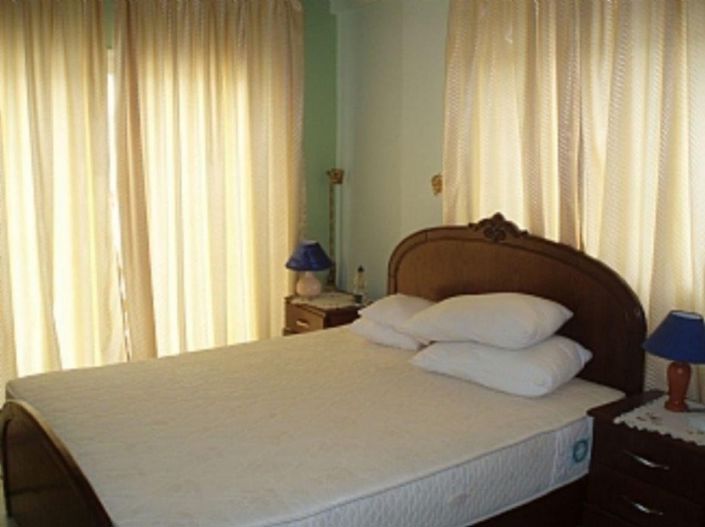 Image No.8-6 Bed House for sale