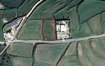 Field with Unutilised Building Density in Kathikas, Paphos