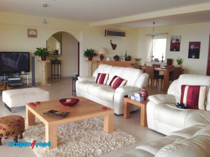 Image No.6-Villa de 6 chambres à vendre à Akoursos