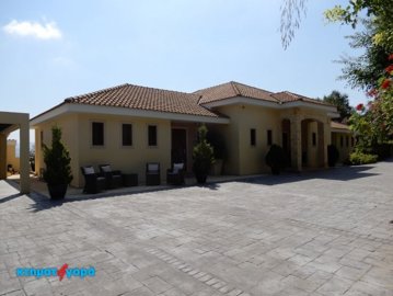 A Private Four Bedroom Villa with Annex is for Sale in Kallepia