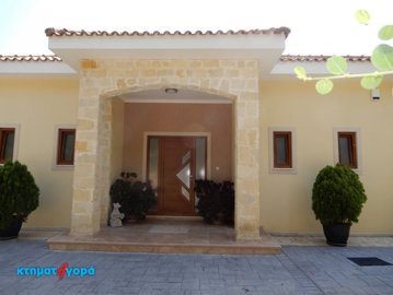 A Private Four Bedroom Villa with Annex is for Sale in Kallepia