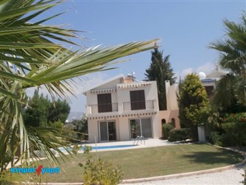 A Fabulous Seafront Three Bedroom Villa in Coral Bay is for Sale