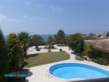 A Fabulous Seafront Three Bedroom Villa in Coral Bay is for Sale