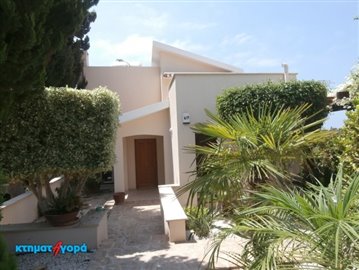 A Fabulous Seafront Three Bedroom Villa in Coral Bay is for Sale