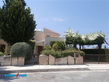 A Fabulous Seafront Three Bedroom Villa in Coral Bay is for Sale