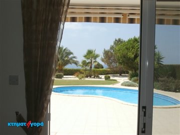 A Fabulous Seafront Three Bedroom Villa in Coral Bay is for Sale