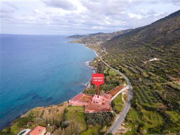Building For Sale  in  Pomos