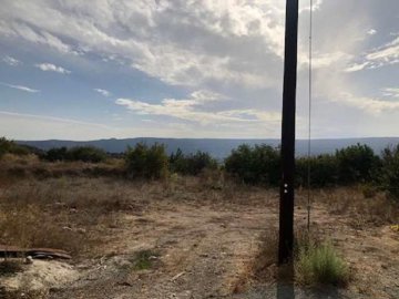 Residential Land  For Sale  in  Peristerona