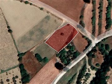 Residential Land  For Sale  in  Polemi