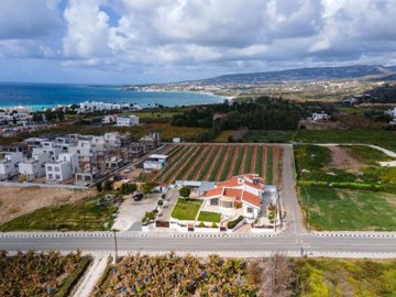 Villa de 4 chambres à vendre à Kissonerga