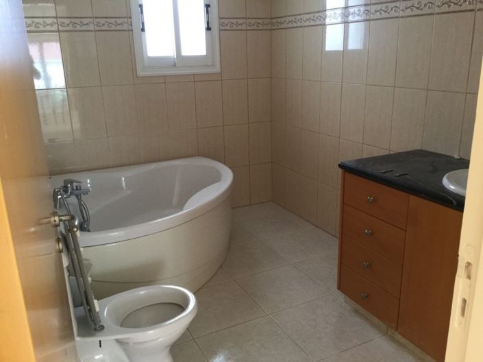 Image No.9-4 Bed House for sale