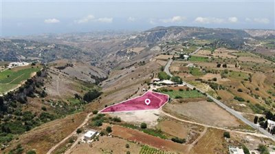 Mixed Residential/Special Protection zoned Field in Kathikas, Paphos