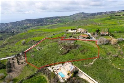 Shared residential field in Pano Arodes, Paphos