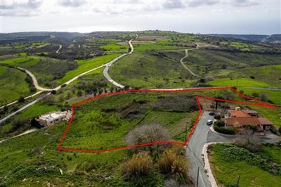 Shared residential field in Pano Arodes, Paphos