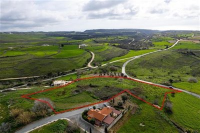 Shared residential field in Pano Arodes, Paphos