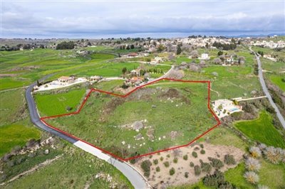 Shared residential field in Pano Arodes, Paphos