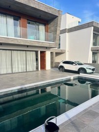 Villa de 4 chambres à vendre à Chlorakas