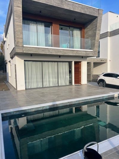 Image No.2-4 Bed Villa for sale