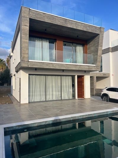 Image No.3-4 Bed Villa for sale