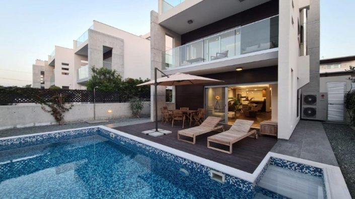 Image No.3-3 Bed Villa for sale
