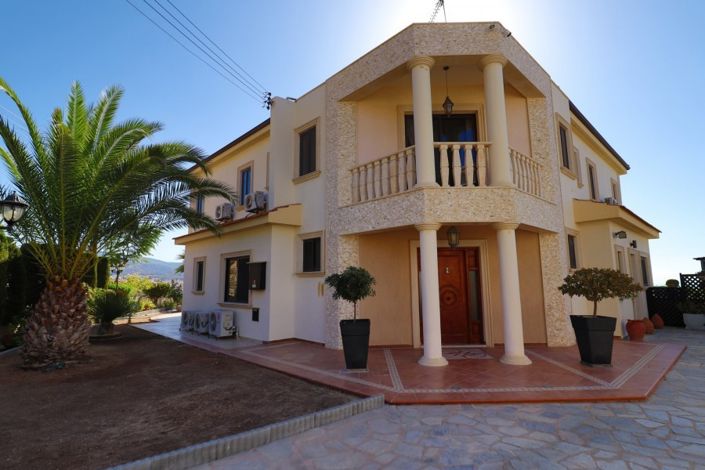 Image No.1-4 Bed Villa for sale