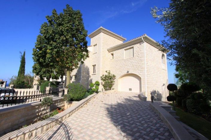 Image No.2-4 Bed Villa for sale