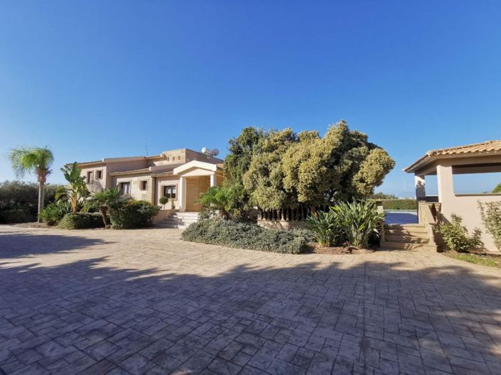 Image No.1-4 Bed Villa for sale