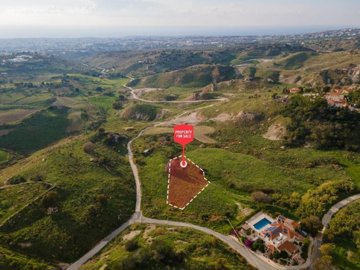 Residential Land  For Sale  in  Armou