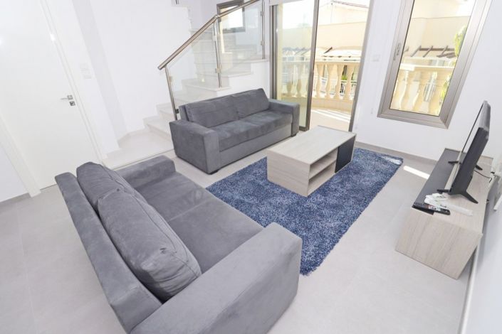 Image No.8-2 Bed Townhouse for sale