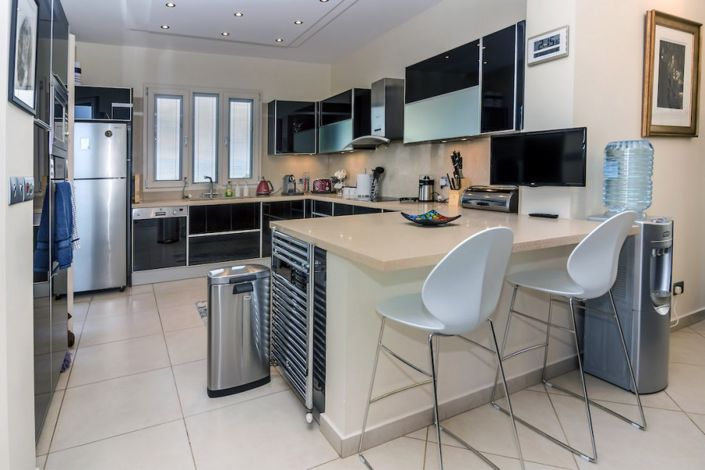 Image No.3-Villa de 4 chambres à vendre à Neon Chorion