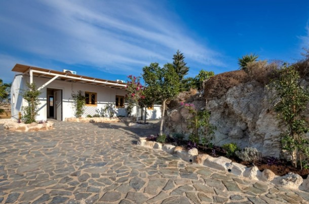 Image No.6-4 Bed House for sale