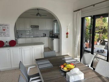 Detached Villa For Sale  in  Kamares