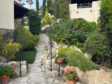 Detached Villa For Sale  in  Kamares