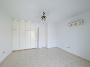 Town House For Sale  in  Chlorakas