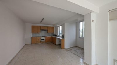 Spacious 3-Bedroom  Ground Floor Apt, Kings Av.Mall Area, Paphos.