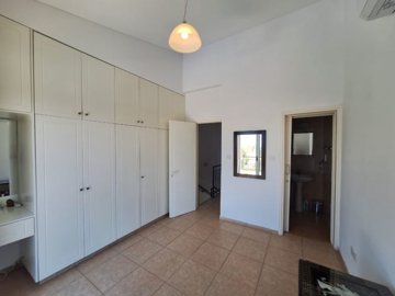 Town House For Sale  in  Armou